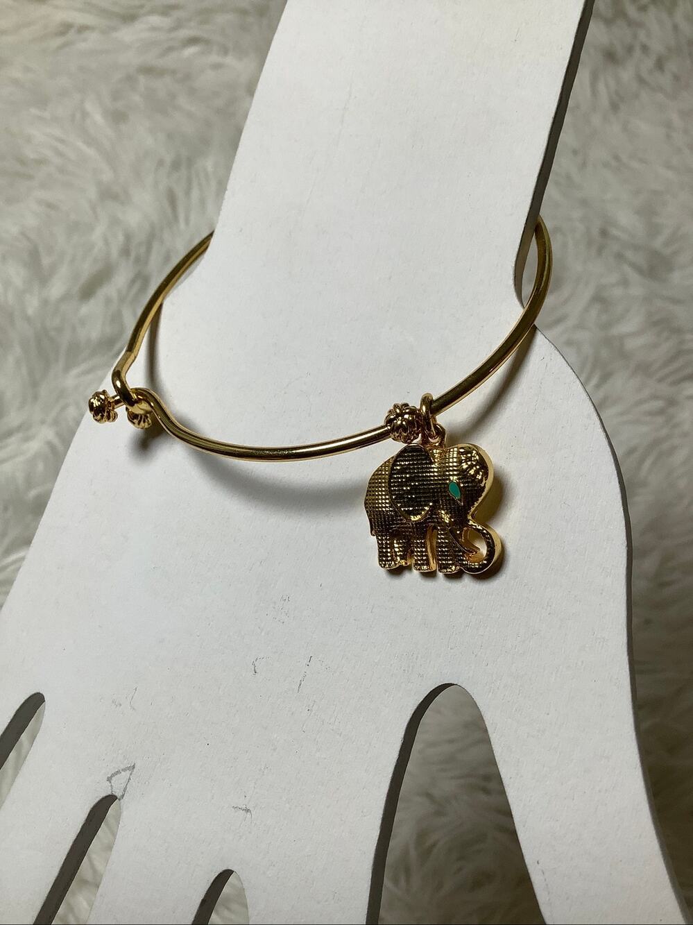 Lilly Pulitzer Gold Tone Elephant Charm Bangle Bracelet Whimsical Resort C2-4